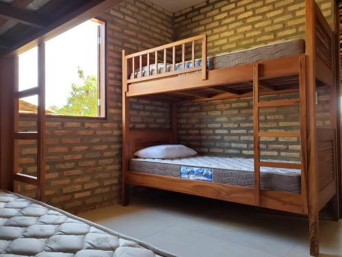 Katil dua tingkat atau katil-katil dua tingkat dalam bilik di Casa em Paracuru