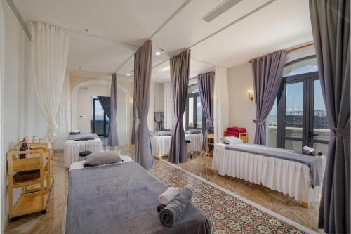 Voodi või voodid majutusasutuse AVS Hotel Phu Quoc toas