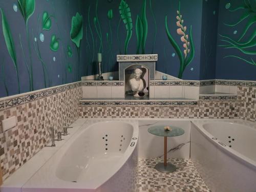 Et badeværelse på Wellness Resort Romantika