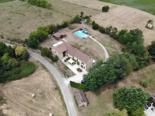 an aerial view of a house with a pool at Cottage de La Mothe in Marnac