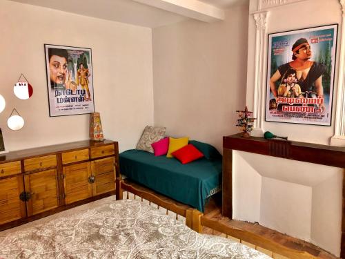 a living room with a bed and two movie posters at Gîte Vanakam 3 étoiles- jolie maison béarnaise 9 personnes avec piscine in Sault-de-Navailles