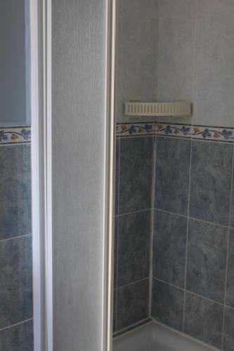 Koupelna v ubytování Albergue-Refugio Sargantana