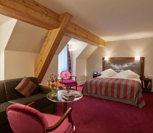 En eller flere senge i et værelse på The Dufour by Hotel Schweizerhof Zürich