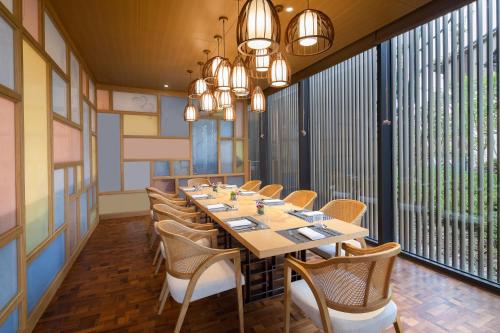 a dining room with a long table and chairs at Hilton Suzhou New District in Suzhou