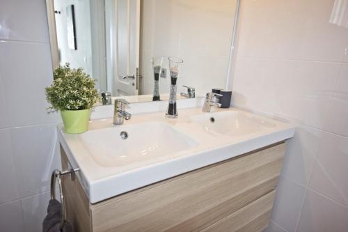Club Valena 3, modern apartment, Wifi, close to amenities, beach at Matagorda