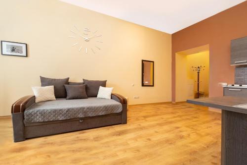 Ένα ή περισσότερα κρεβάτια σε δωμάτιο στο GoodRest on Deribasovska 19