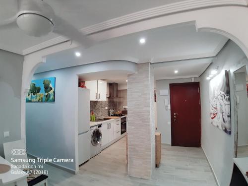 Kuchyňa alebo kuchynka v ubytovaní Habitación Gran Vía Alicante