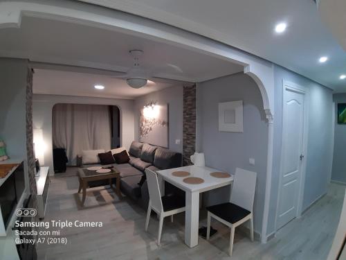 Fotografie z fotogalerie ubytování Habitación Gran Vía Alicante v destinaci Alicante