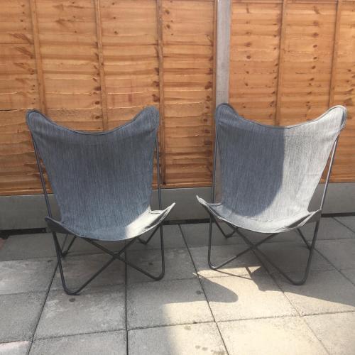 two chairs sitting next to each other on a sidewalk at Cosy and Peaceful Maisonette with Terrace, Kidderminster in Kidderminster