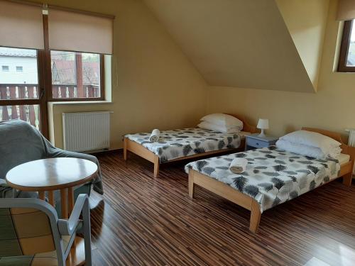 En eller flere senge i et værelse på NA KOŃCU ŚWIATA