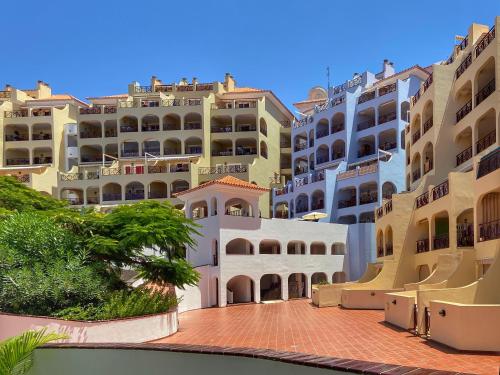 Tenerife Los Cristianos Dinastia one bedroom with great pool and mountain views