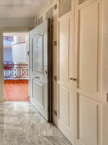 Tenerife Los Cristianos Dinastia one bedroom with great pool and mountain views