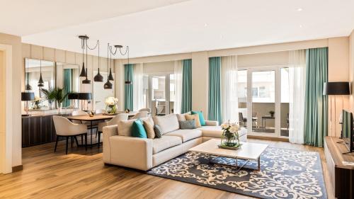 Area soggiorno di Alanda Marbella Hotel & Wellness