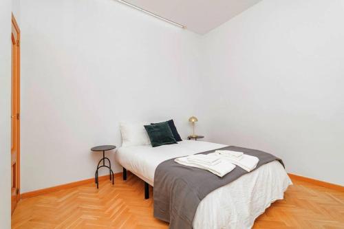Posteľ alebo postele v izbe v ubytovaní Espectacular Apto. Centro de Madrid C/Infantas 3-6 by Batuecas