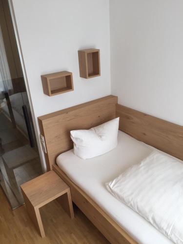 Postel nebo postele na pokoji v ubytování Hotel Zur Schönen Aussicht