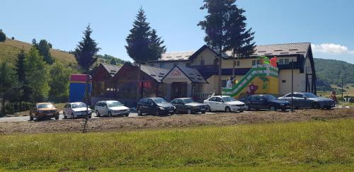 Gallery image of Ski Rostovo - Hotel Rostovo & Ethno Village in Čardaci