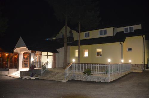 Gallery image of Ski Rostovo - Hotel Rostovo & Ethno Village in Čardaci