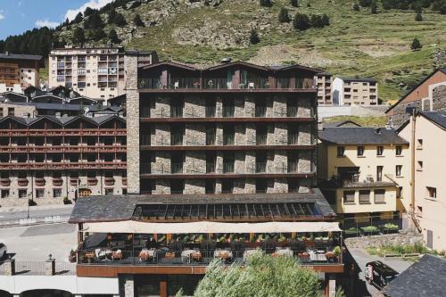 Vue générale sur la montagne ou vue sur la montagne depuis l'hôtel