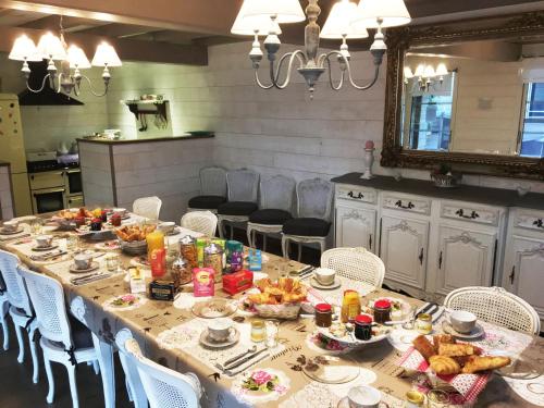 Photo de la galerie de l'établissement LES BELLES ÉPOQUES B&B - Proche Puy du Fou, à Saint-Germain-sur-Moine