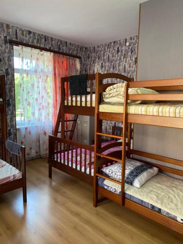 Krevet ili kreveti na sprat u jedinici u okviru objekta Centre Hostel