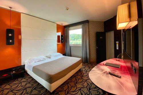 Postel nebo postele na pokoji v ubytování Iris Hotel