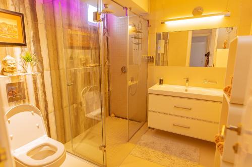 Koupelna v ubytování #1 Lux Villa with Pool, Gameroom, Spa, Zen Yard #Free airpot transport#