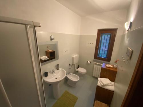 Ein Badezimmer in der Unterkunft B&B Monteguzzo