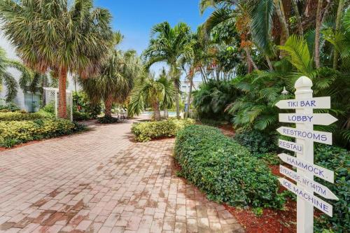 a street sign in a park with palm trees at Plaza Hotel Fort Lauderdale in Fort Lauderdale