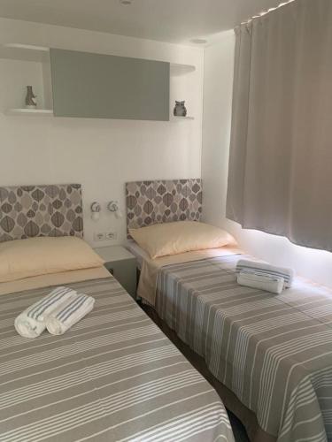 Ένα ή περισσότερα κρεβάτια σε δωμάτιο στο Mobile home Istra BI VILLAGE