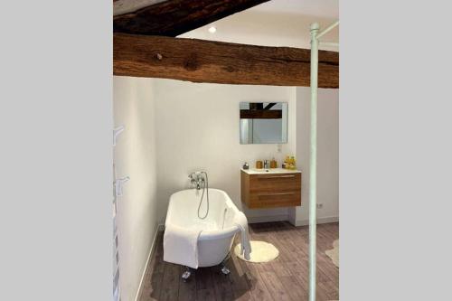 Fotografie z fotogalerie ubytování Gîte romantique dans maison vigneronne v destinaci Chatel-Guyon