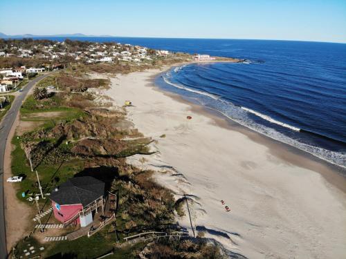 an aerial view of a beach with houses and the ocean at Calandria in Cuchilla Alta