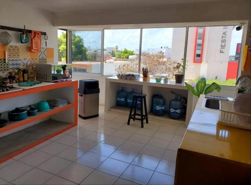 Kuchyň nebo kuchyňský kout v ubytování Downtown Hostel Chetumal