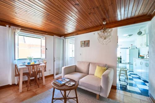 Light Filled Apartment near Chiado, By TimeCooler