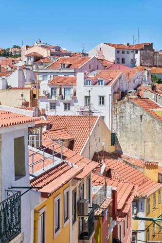 Light Filled Apartment near Chiado, By TimeCooler