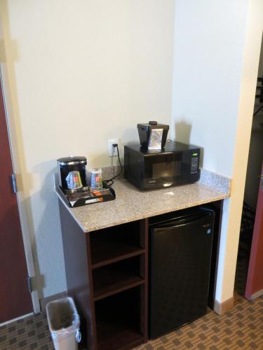 Cobblestone Inn & Suites - Harper – Photos 5
