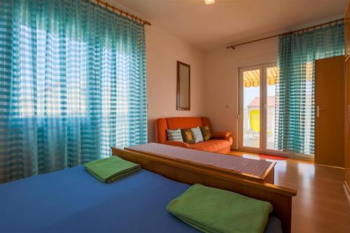 Postel nebo postele na pokoji v ubytování Two-Bedroom Apartment in Crikvenica XVI