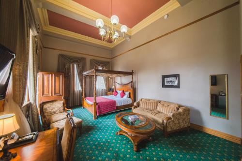 Postel nebo postele na pokoji v ubytování Denison Boutique Hotel