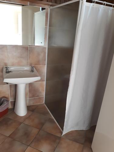 
A bathroom at Flinders Ranges Motel - The Mill
