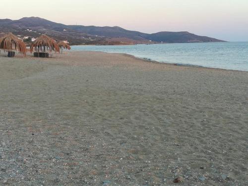 Фотография из галереи Aetos Beach Bungalows в Каристосе