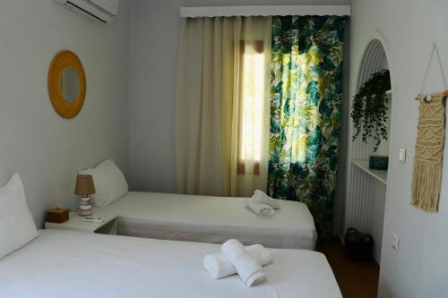 Ліжко або ліжка в номері Aura House - Serene and breezy home under pines