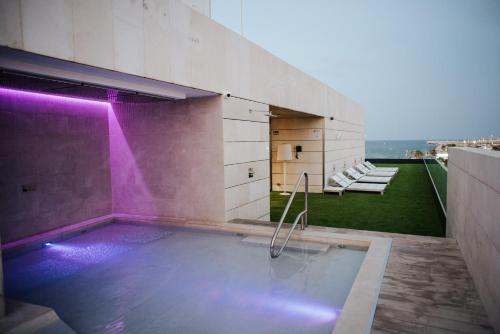 Swimmingpoolen hos eller tæt på Hotel Neptuno Playa & Spa