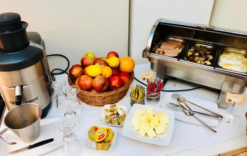 Jídlo v hotelu nebo okolí