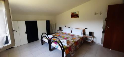 a bedroom with a bed in a room at Tolasudolsa Rooms, Breakfast & Mountain Bike in Compiano