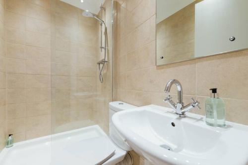 Phòng tắm tại Glasgow Central Luxury Apartment