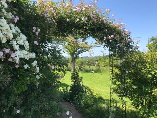 Photo de la galerie de l'établissement Countryside and the sea - Calme et vue magnifique, à Tourville-en-Auge