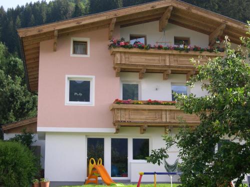 a house with a balcony with flowers on it at Ferienwohnung Fritz 2 Obergeschoss in Stuhlfelden
