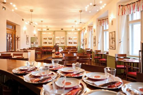 a dining room with tables and chairs in a restaurant at Hotel Slávie Pelhřimov in Pelhřimov