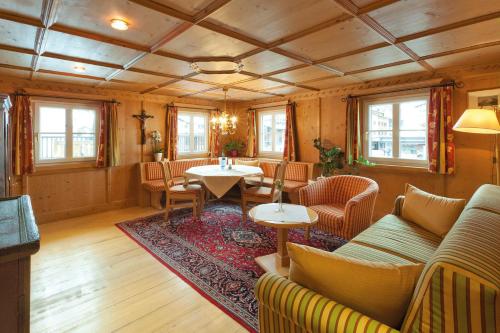 a living room with a couch and a table at Hotel Tannbergerhof im Zentrum von Lech in Lech am Arlberg