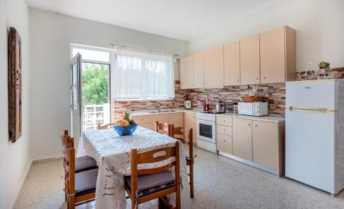 Zdjęcie z galerii obiektu Yiotas House w mieście vlicha