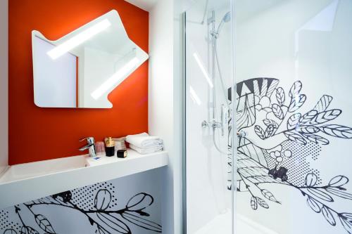 a bathroom with a shower and a sink at ibis budget Nuits Saint Georges in Nuits-Saint-Georges